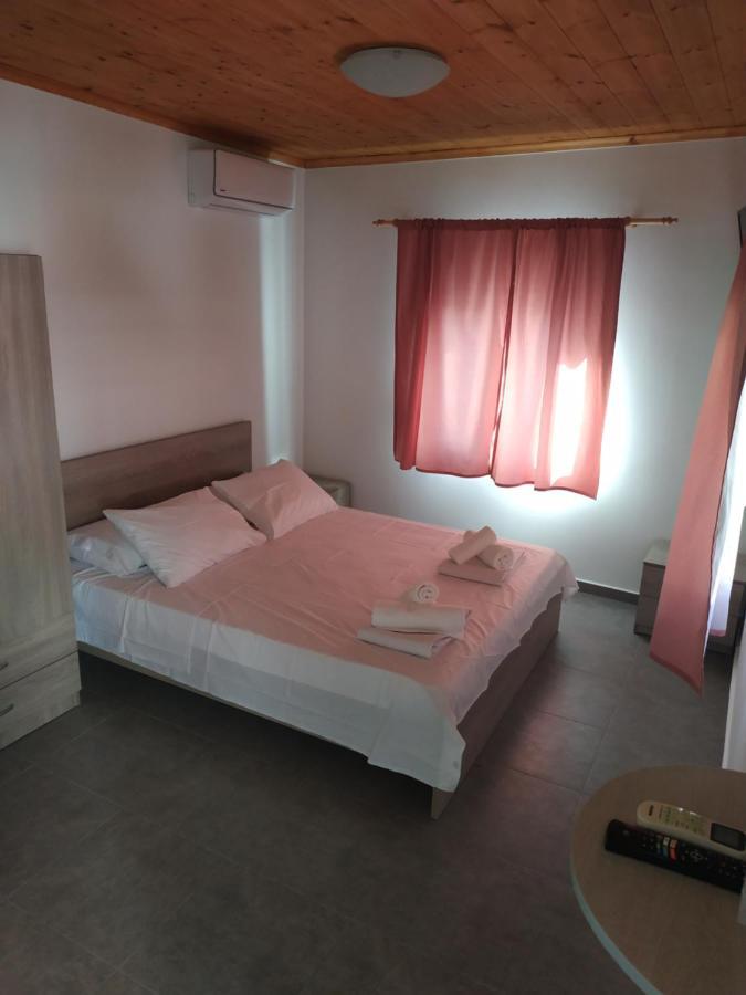 Agelikis' Apartments Nea Kallikrateia Bagian luar foto